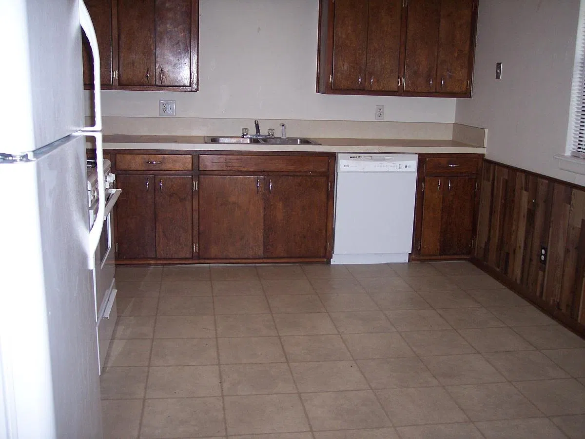 3 bed, 1000 sqft, $950 — Photo 2