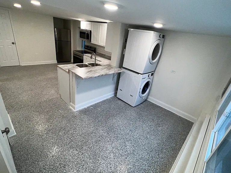3339 W Berteau Ave #2 — Photo 5