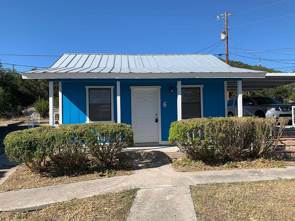 Freshly renovated cottage located close to Canyon Lake In Sattler