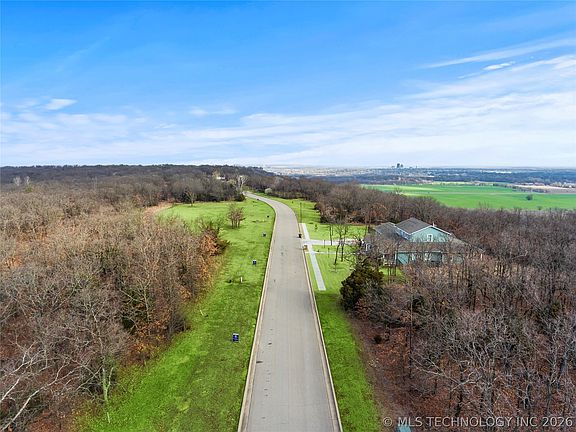 2nd image of 2707 Mountain Rd