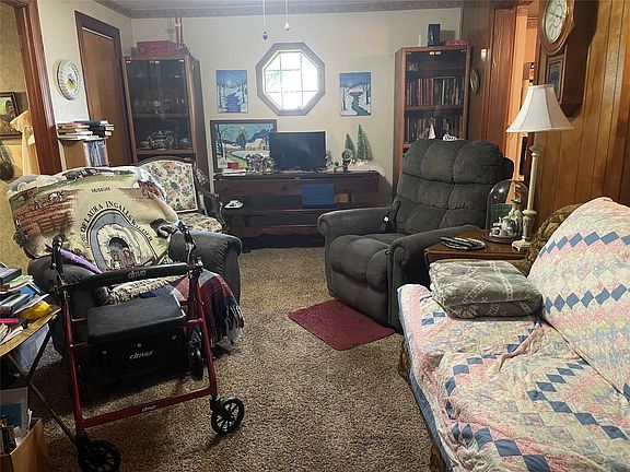 4th image of 219 Summer St