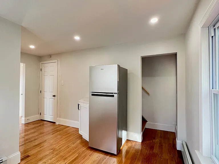 27 Barry St #2R — Photo 4