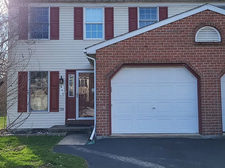 446 Crosswinds Dr — Photo 1
