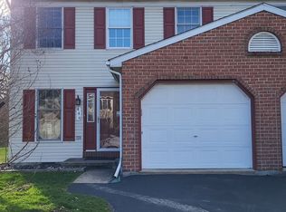 446 Crosswinds Dr, Lititz, PA 17543