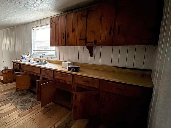 3rd image of 2752 N Coffey Rd