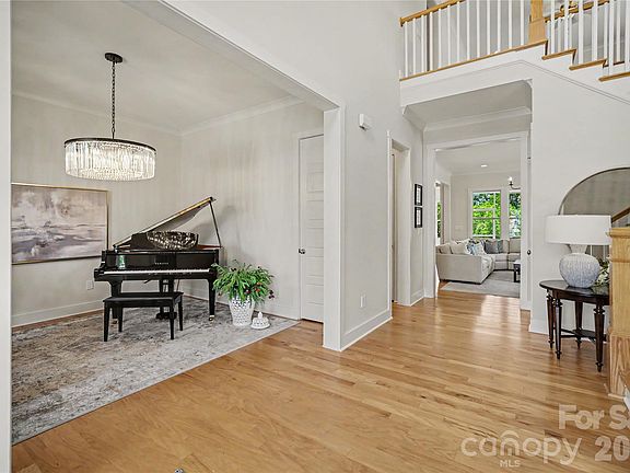 2nd image of 2865 Wateran Way
