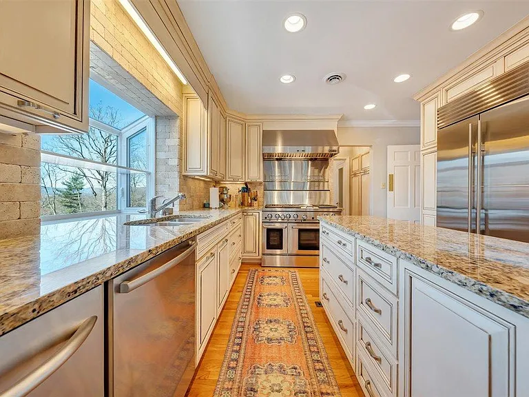 3044 Hemlock Ln SW — Photo 11