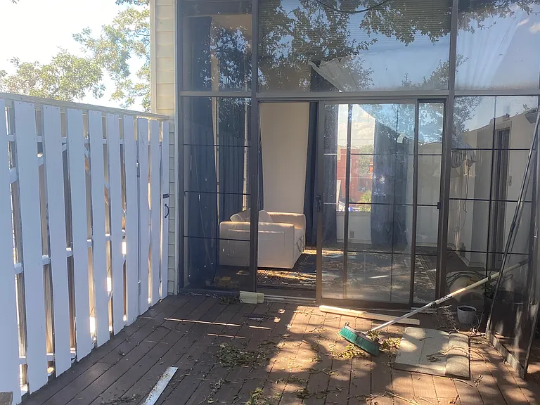 E Hall St — Photo 15