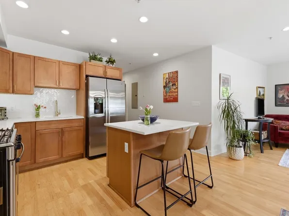 135 Willow Ave APT 4, Somerville, MA 02144