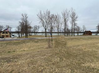 141X Shoreway Dr, Kasota, MN 56050