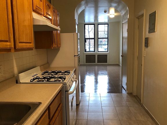 4th image of 643 Tinton Ave #A