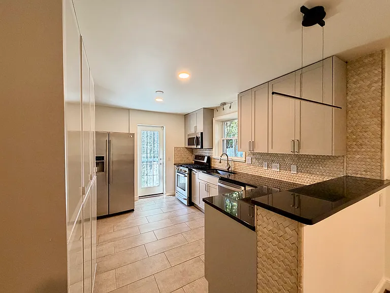 5015 Fulton St NW — Photo 10
