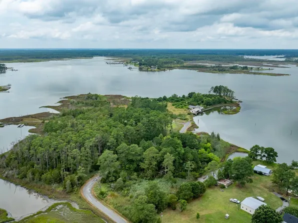 9323 Rowes Point Rd, Gloucester, VA 23072