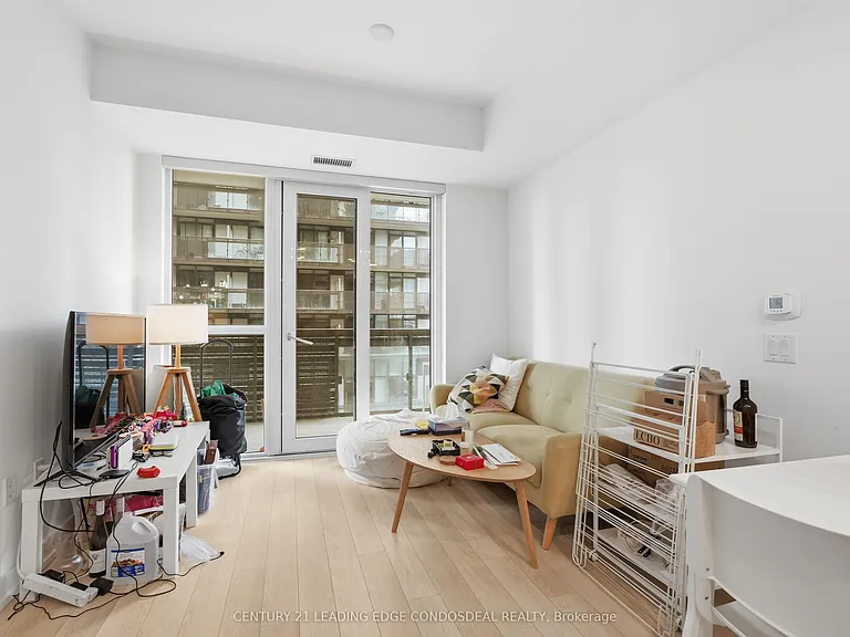 39 Roehampton Ave #807 — Photo 20