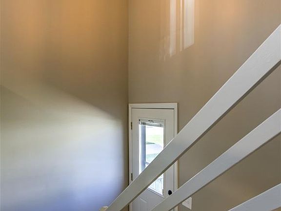 4th image of 2505 Mose Ave