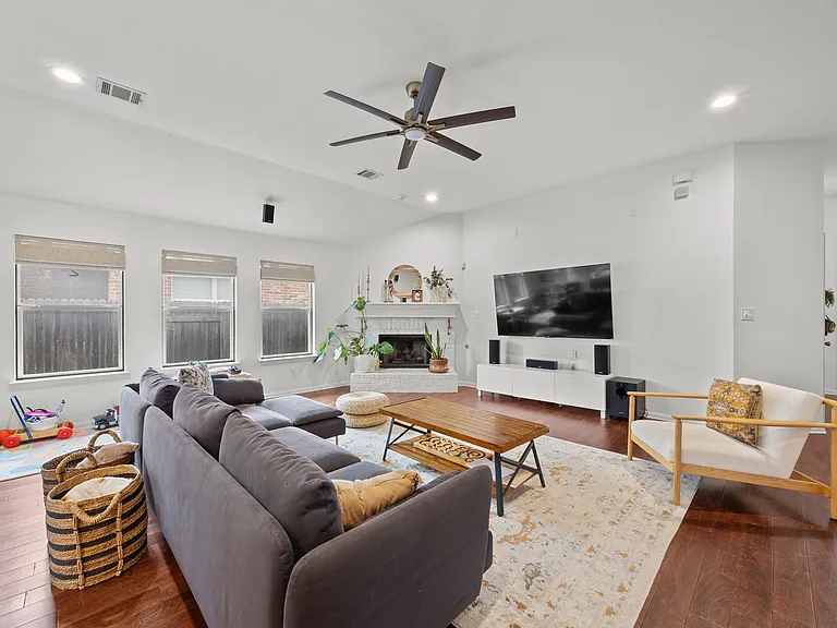 15609 Royal Dublin Dr — Photo 12