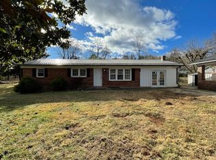3285 Westgate Dr, Morganton, NC 28655