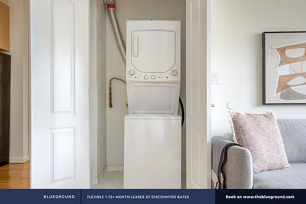 Rented by The Blueground | media 30