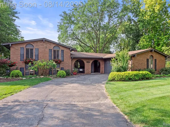541 Lake Forest Rd, Rochester Hills, MI 48309