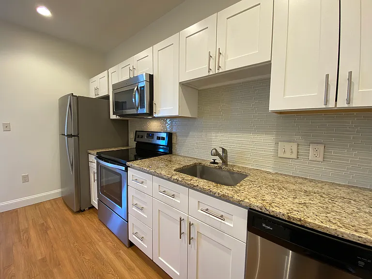 Red Oak at 875 Elm Street — Photo 30