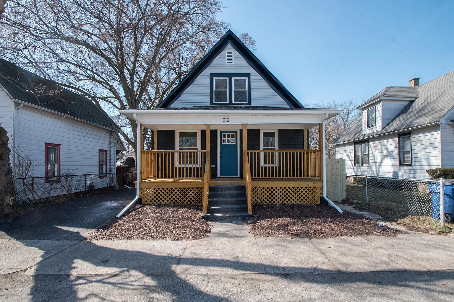 212 Helen St photo 1