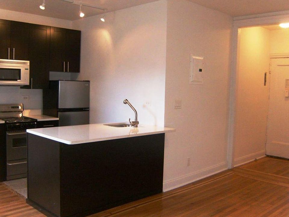 Open Kitchen w/ Island
