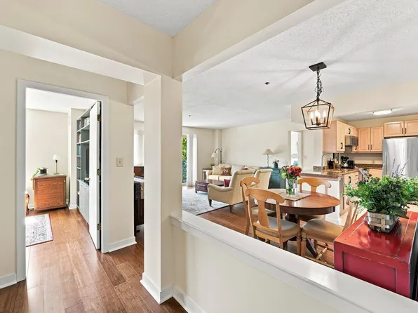 273 Cambridge Rd APT 505, Woburn, MA 01801