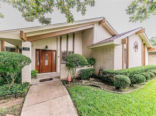 200 Irongate Cir, Irving, TX 75060