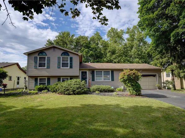 465 Fox Meadow Rd, Rochester, NY 14626