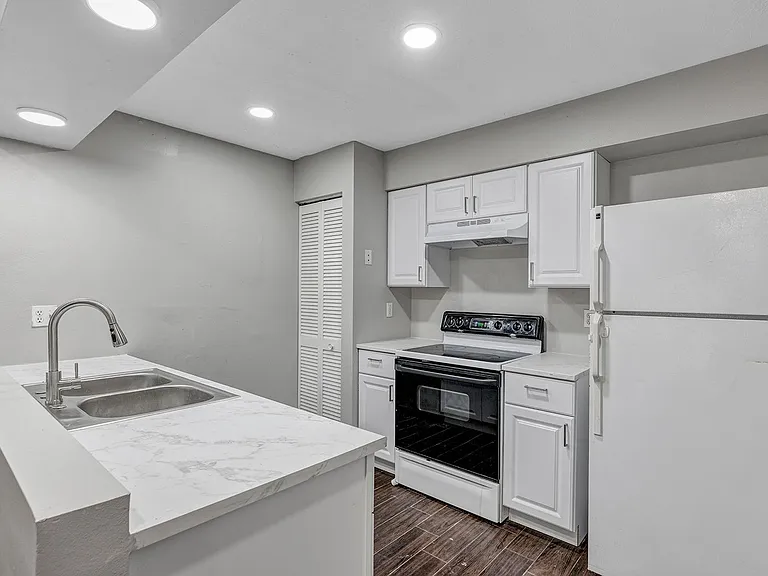 3990 SE 17th Ct — Photo 15