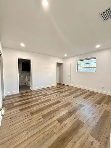 4411 Thomas St Photo 1