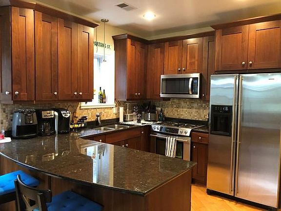 3rd image of 3329 N Sheffield Ave APT 3