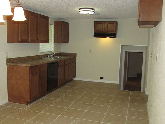 4th image of 2741 Aubrey Ave
