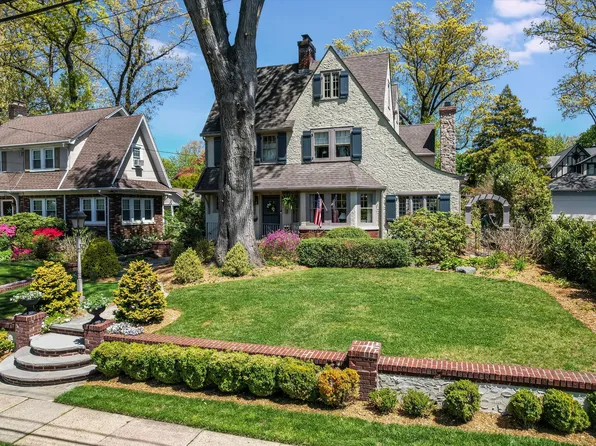 47 Van Allen Rd, Glen Rock, NJ 07452