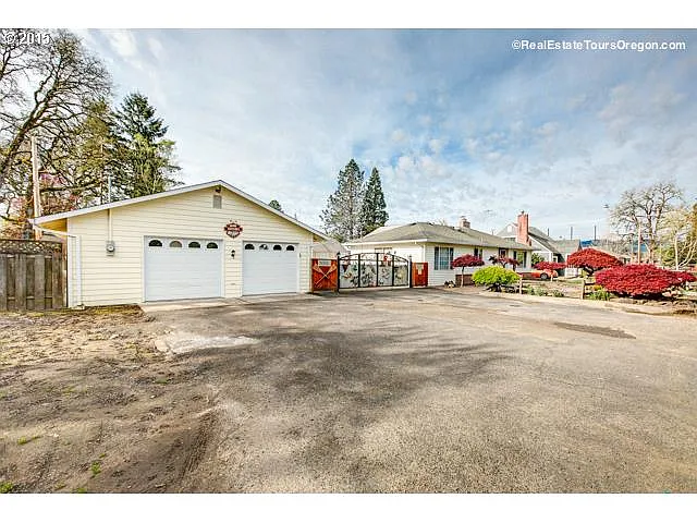 2222 26th Ave photo 1