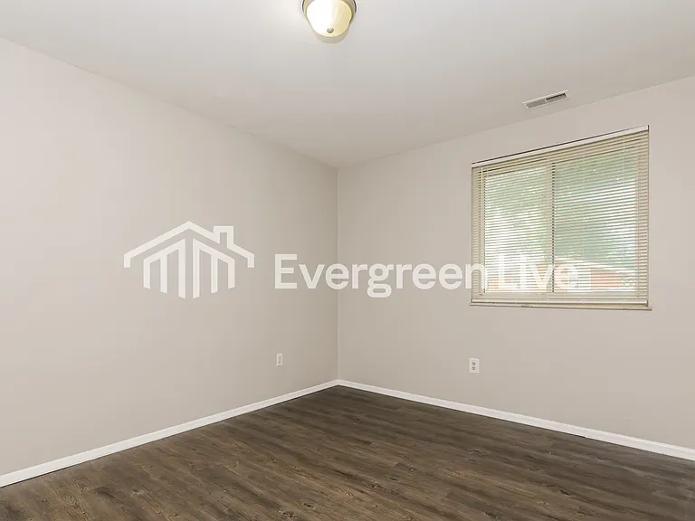 733 Chandler Dr — Photo 12