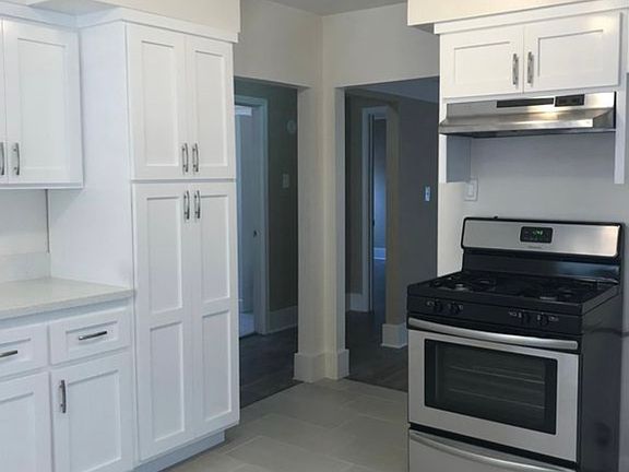 3rd image of 621 N Ardmore Ave