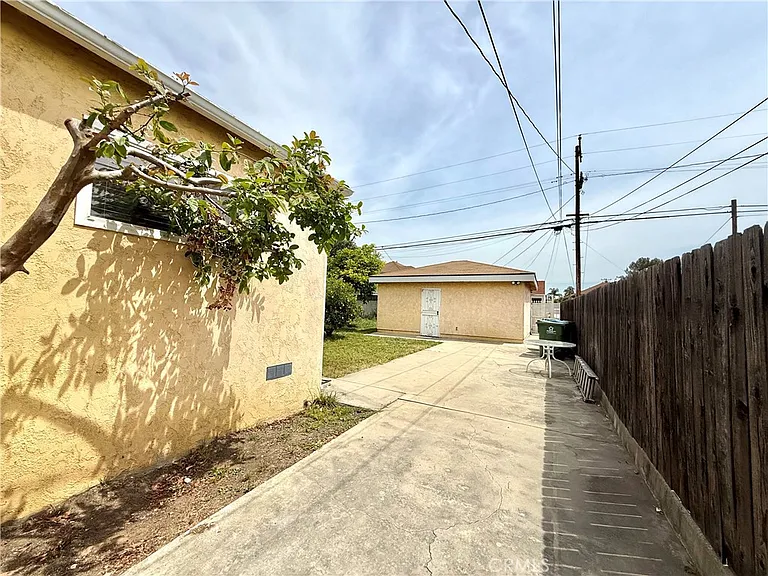 1148 S 2nd St — Photo 16