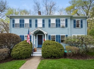 18 Saunders Ter, Wellesley, MA 02481
