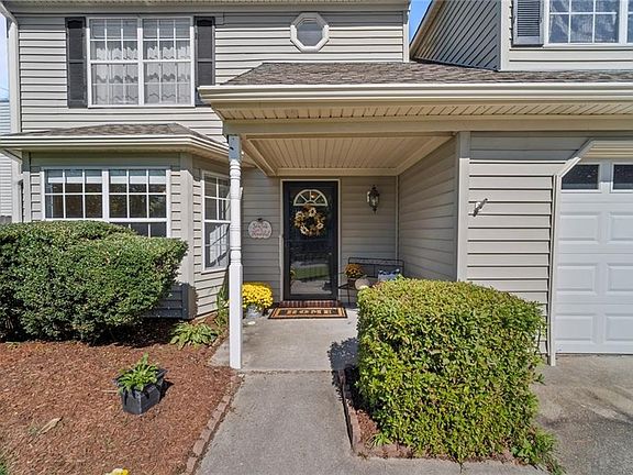 Covered entry way
