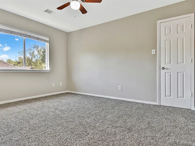 5601 Savannah Woods Ln — Photo 13