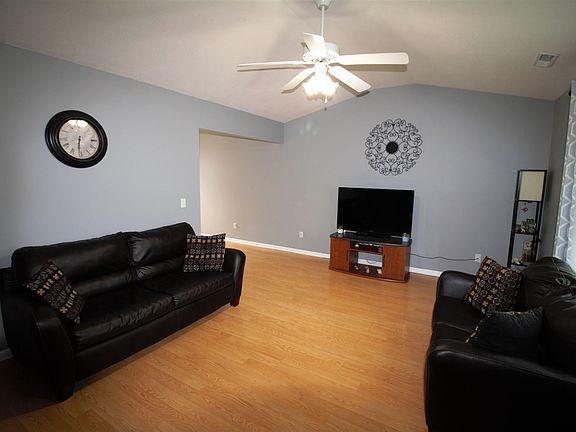 4th image of 1416 Town St