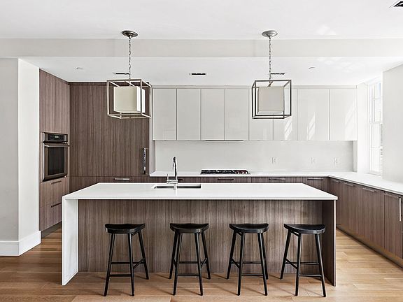3rd image of 72 Poplar St #3C