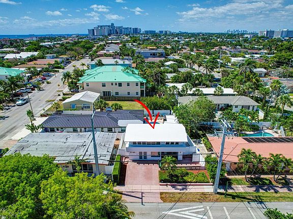 3rd image of 221 Washingtonia Avenue