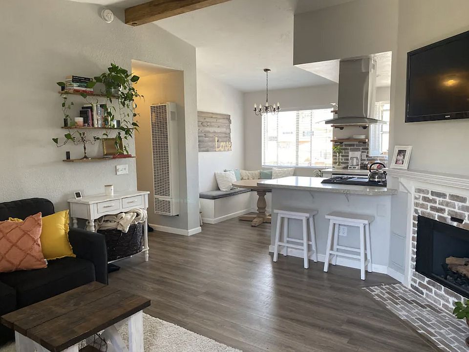 1st image of 3625 43rd St APT 11