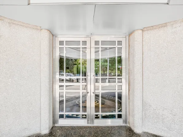 190 East Mosholu Parkway South image 4 of 36