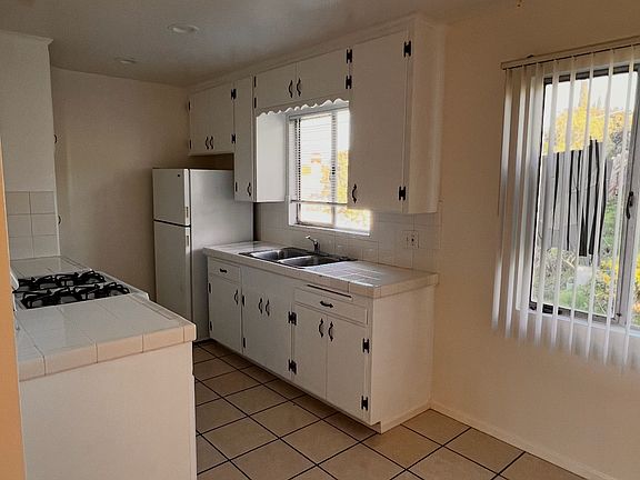 4th image of 7033 Boulevard Dr