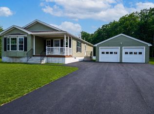 102 Topaz Ter, Gardner, MA 01440