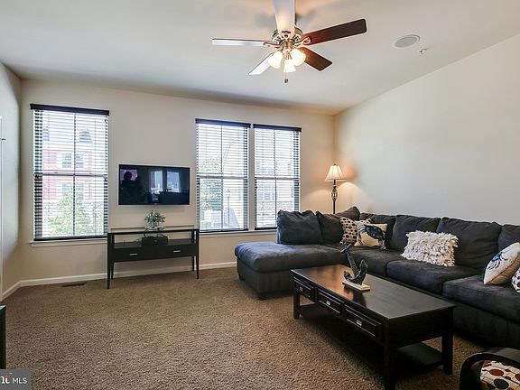 5th image of 585 Fox River Hills Way