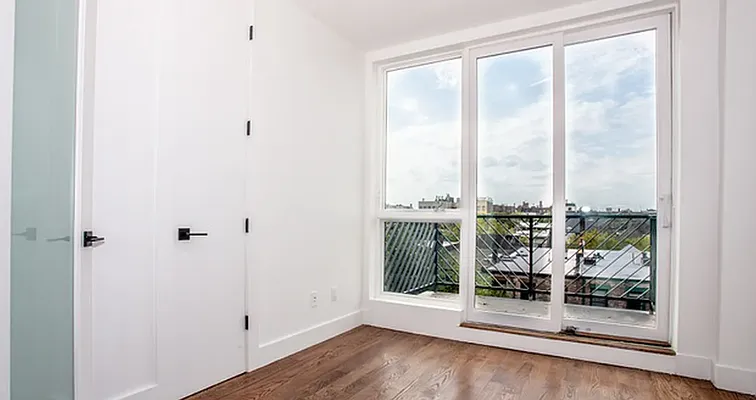 Rented by Loom Capital Group Inc. | media 23